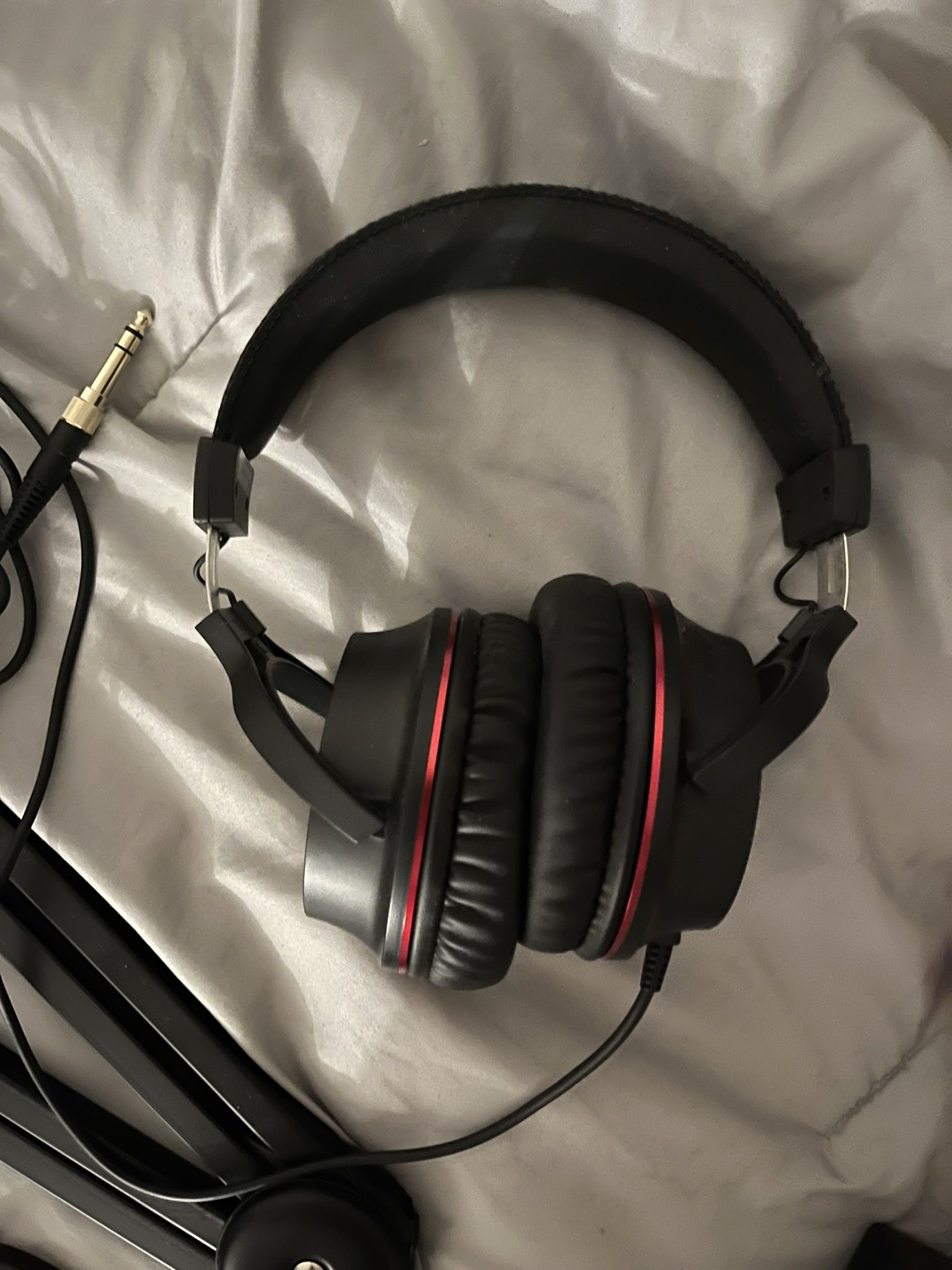 Scarlet Mic And Headphones