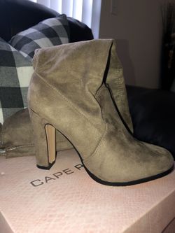 Women Over the knee boots size 7 khaki color