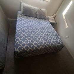 Nice Queen Mattress & Box Spring 