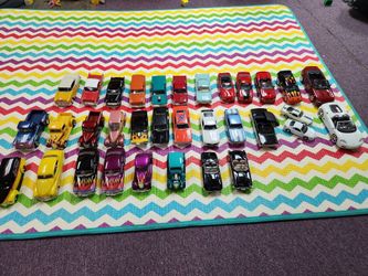 35 Diecast Cars And Trucks. Hotrods And Musle Cars! B/O
