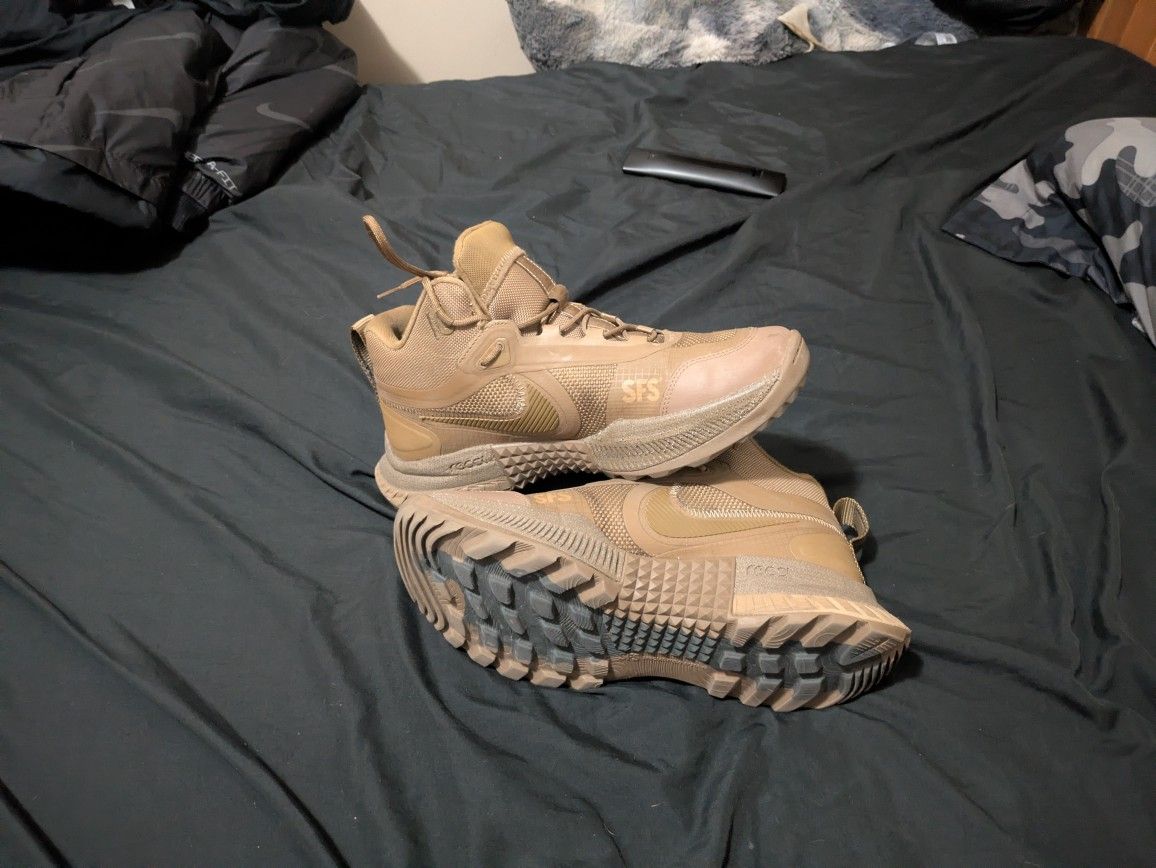 Tan Nike SFS Hiking Boots 🥾