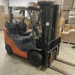 Toyota Forklift 8FGCU25, 5000LBS, Quad Mast, 4-Way Valve, Side Shifter