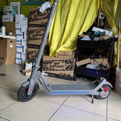 PHANTOM FOLDING E-SCOOTER 350W POWER-SPEED 15MPH-RANGE 28MILES-ATMOSPHERE LIGHTS  Hits 15 mph with a 350W motor! It has a power-saving mode for slower