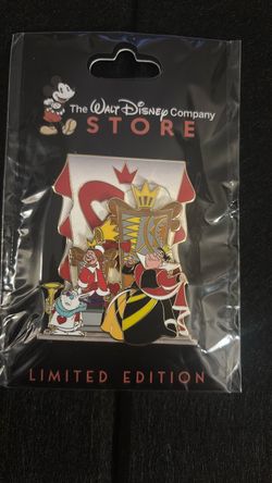 D23 Royal Chambers: Queen of Hearts LE 400