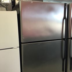 GE 18 Cu Ft Top And Bottom Black And Stainless Steel Fridge. 1 year Warranty 