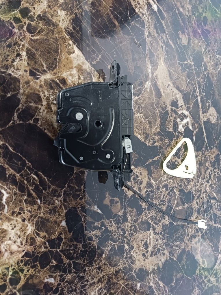 2013 BMW 650i Trunk Lock Actuator Motor
