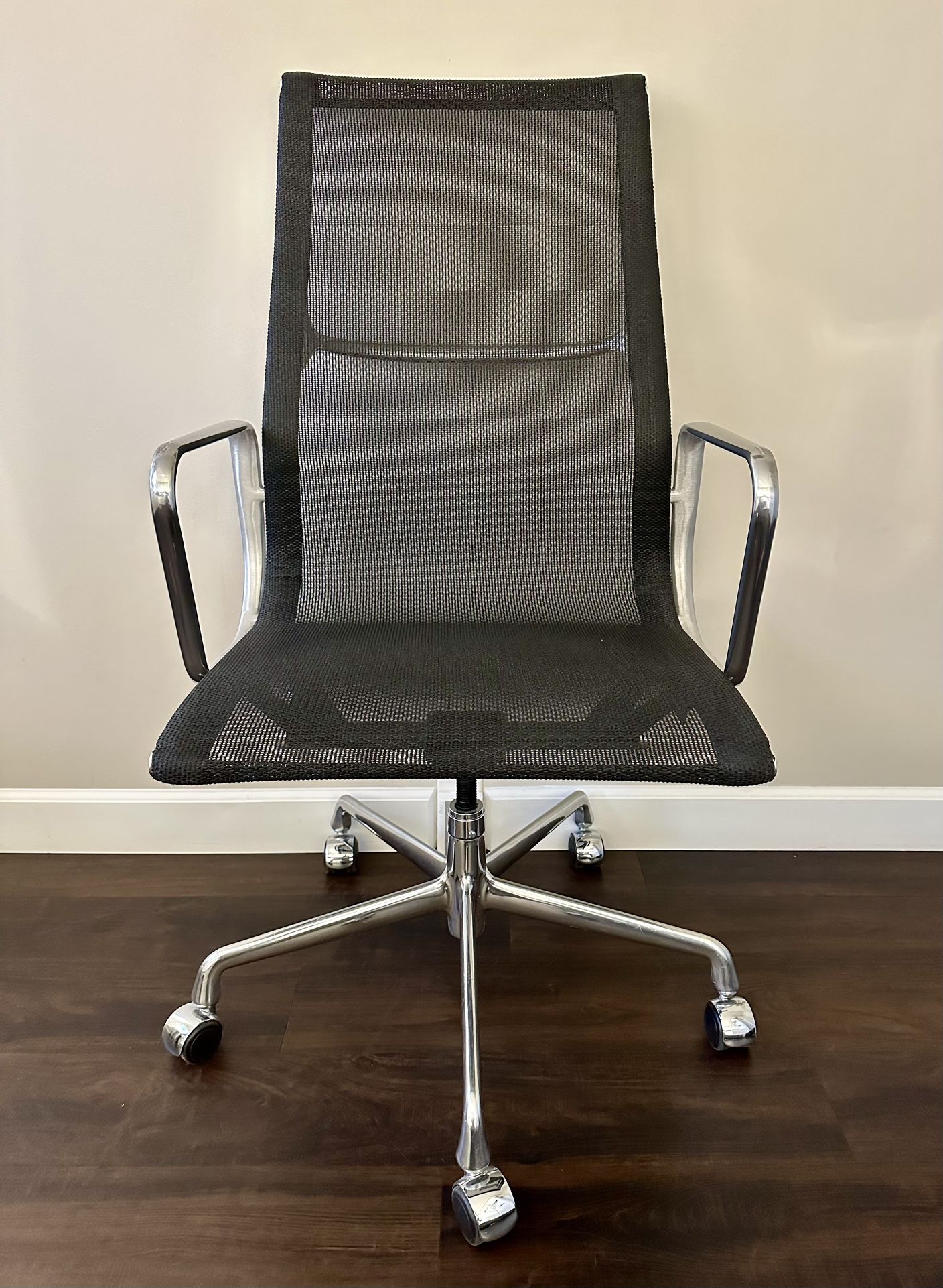 Herman Miller Eames Aluminum Group Executive Chair