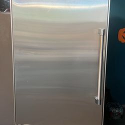 36”in Wide 84” Height Thermador Frige Use Like New Perfecto Working 