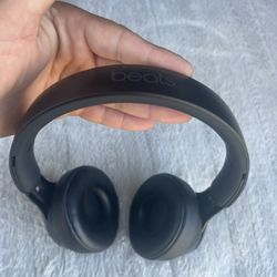Beats Solo Pro Blackout