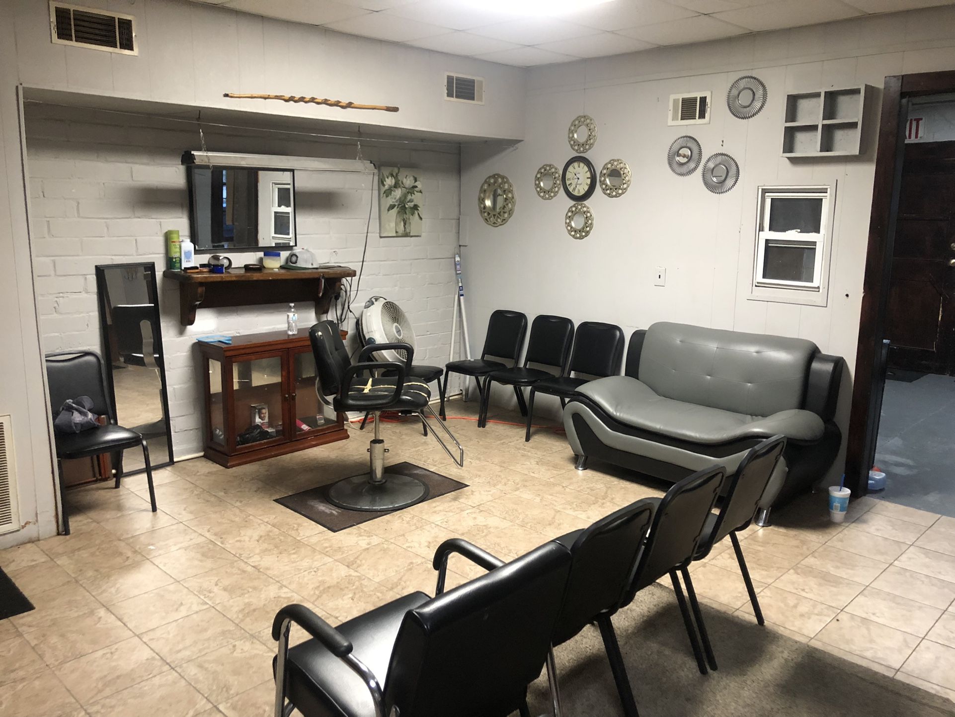 BARBER-BEAUTY SUITE