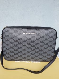 Michael Kors Crossbody ✨️ 6 Colors Available ✨️