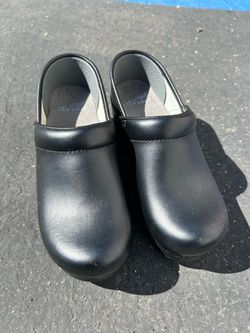 Dansko black leather clogs Sz 37 6.5/7