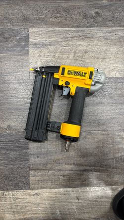 De Walt Brad Nailer