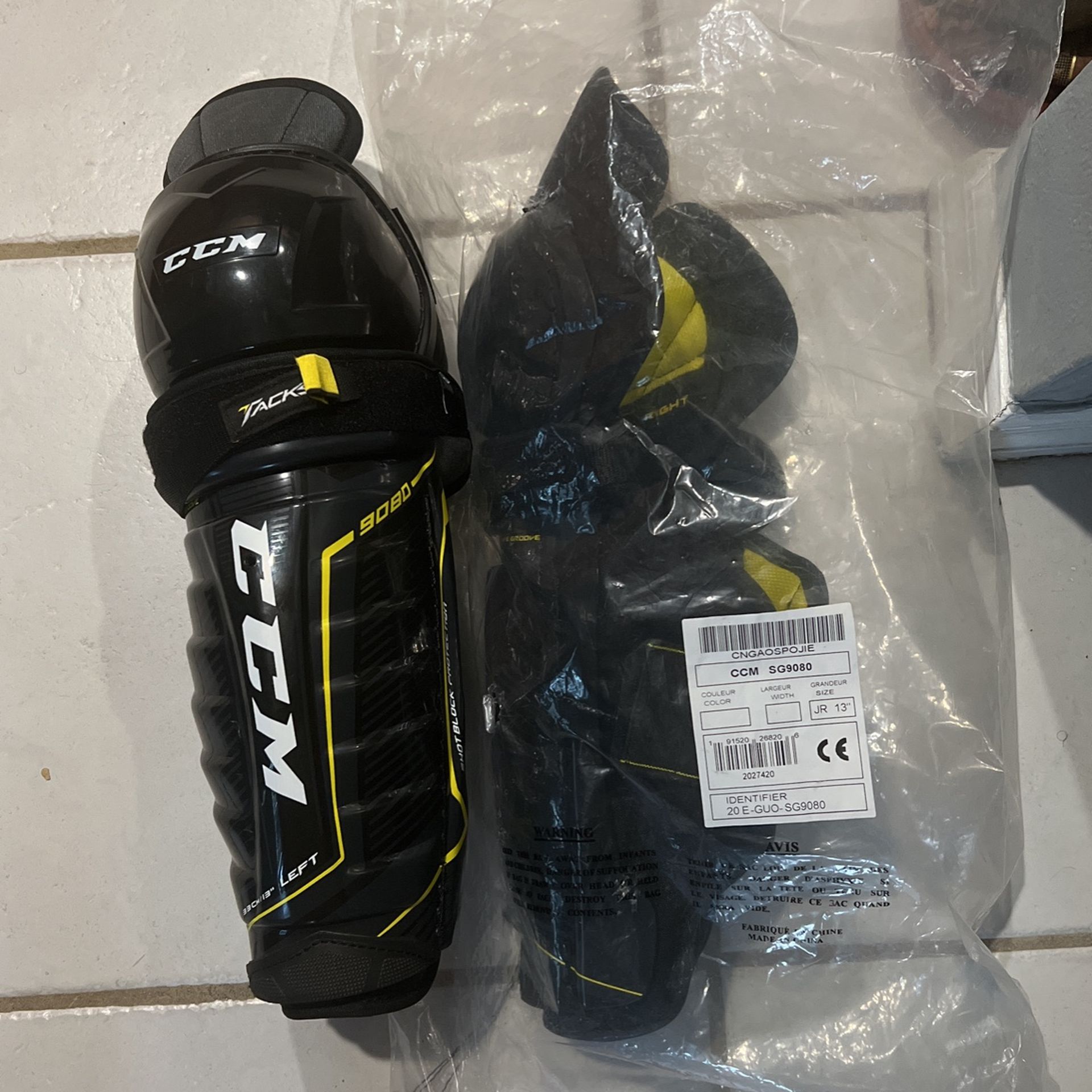 CCM TACKS 9080 SHIN GUARDS 