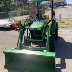 John Deere 3038E Utility Tractor With Loader 