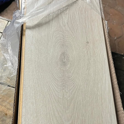 Laminate floor 183 sqf $140 all  reduce price  piso laminado 183 pies cuadrados a 140 por todo