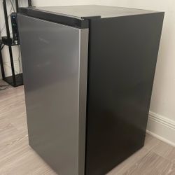 Mini Fridge Nevera 4.4