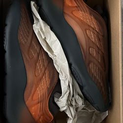 Yezzy 700 Size 7