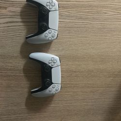 PS5 controllers 