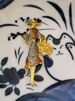 Vintage Fashion Lady Flower Basket Brooch Glitter Enamel Sun Hat Pin