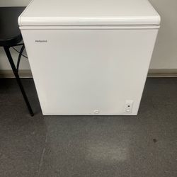 Hotpoint white deep freezer