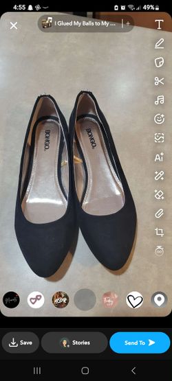 3 pairs of women's shoes