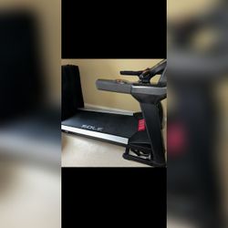 Sole F80 Motorized Treadmill - Jalyn Rae Ct - Excellent - Las Vegas, NV