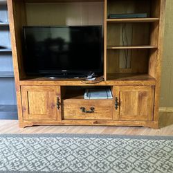 Entertainment Center With Good Samsung TV, Blu-ray DVD Player 