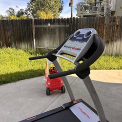 Treadmill, Proform, auto incline, high end gym quality clean, mp3 input, quiet, cushion walking, stereo speaker, 