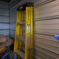 HUSKY 8 ft FIBERGLASS LADDER