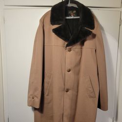 vintage John Blair 
winter coat in a polyester blend with a faux fur collar and liner. 
Mens Size 46