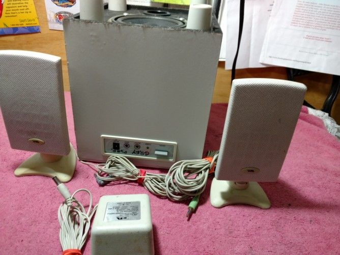 $10.00 Speakers, woofer, built In amp and ac/dc adapter