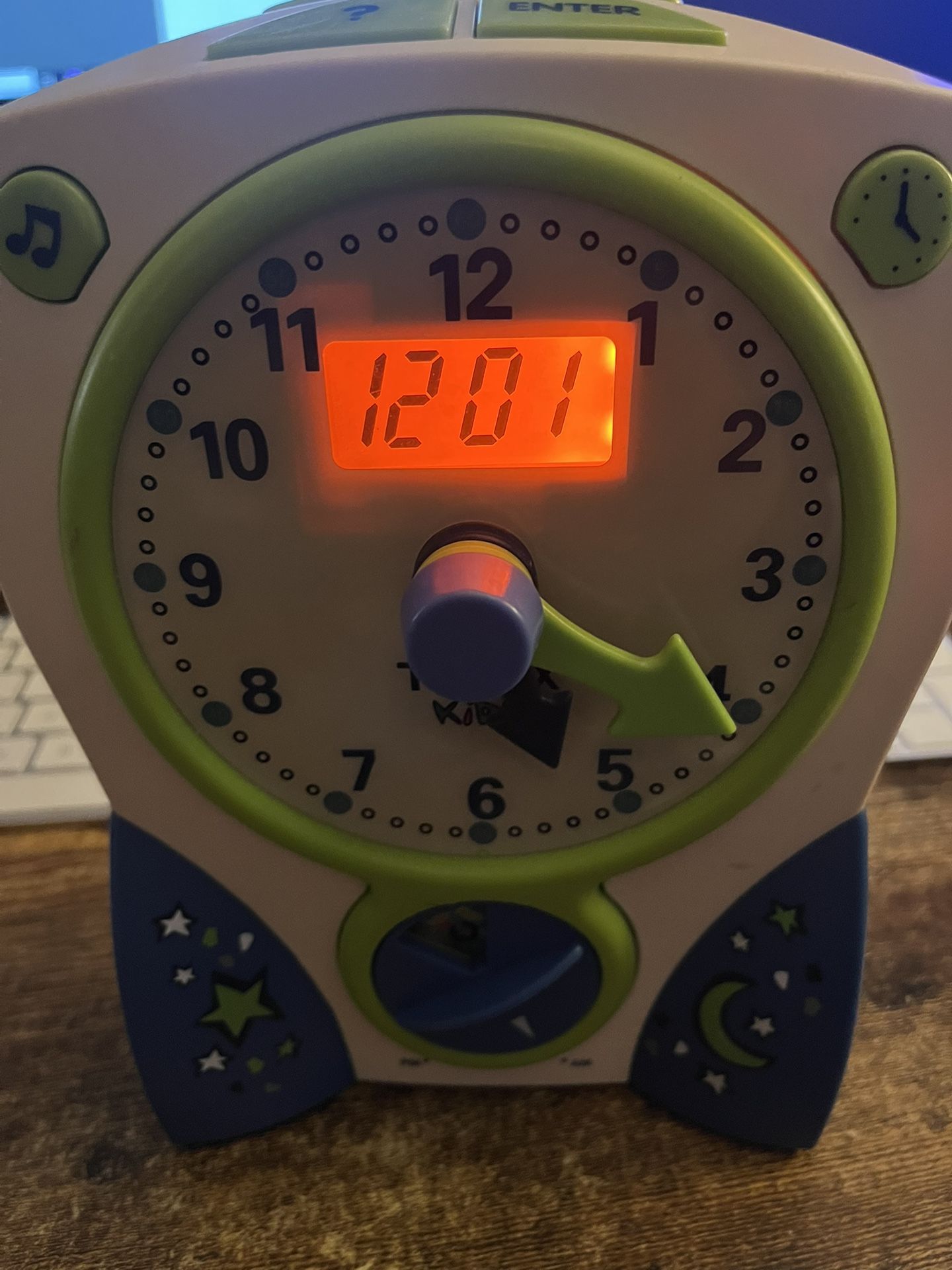 Times Kids Talking Time Electronic Learning LCD Alarm Clock TK-049W Works Great