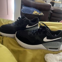 Size 7 Nike air maxes only worn once
