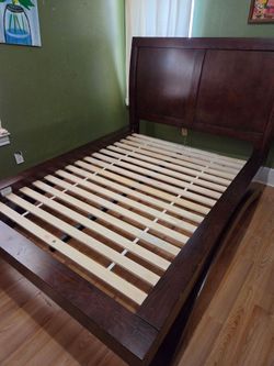 Full size bed