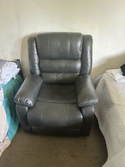 Recliner (Leather)