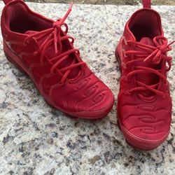 Red Nike vapormax 9.5 men