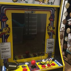 PAC-MAN ARCADE MACHINE