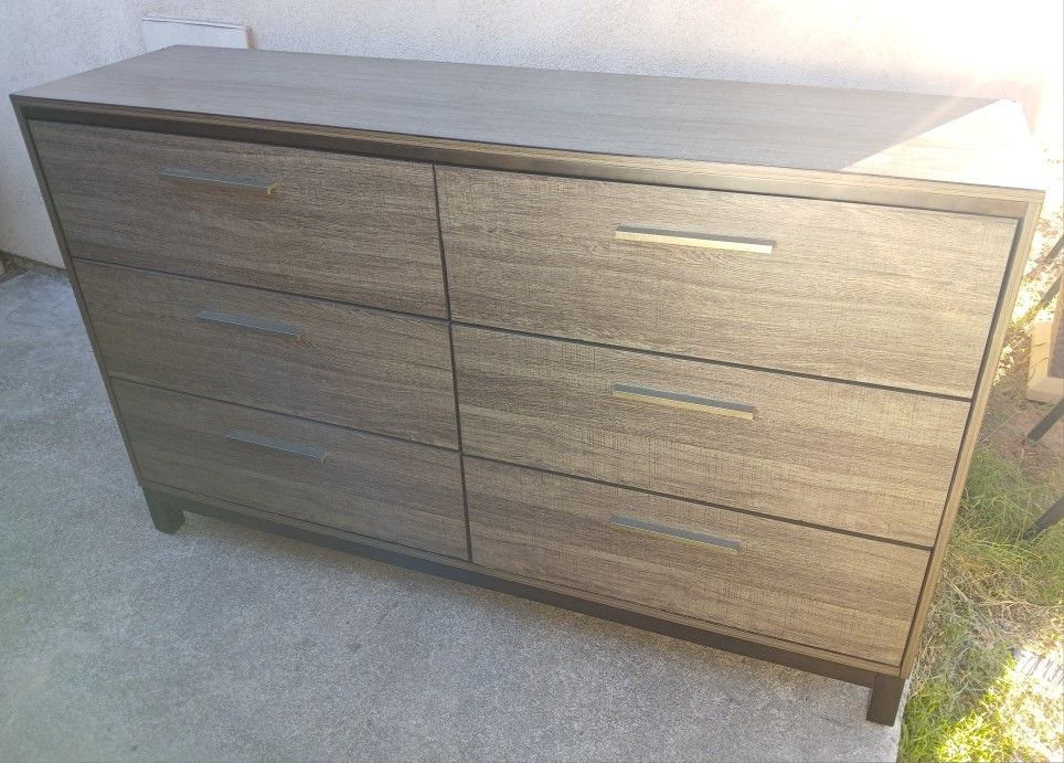 Dresser 