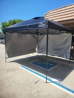 10x10 Pop Up Canopy with 2 Walls