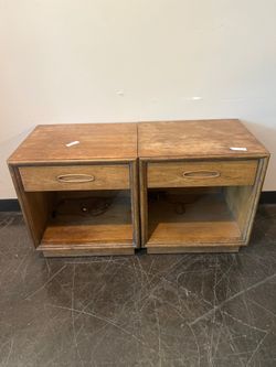 Henredon Mid-Century Modern Nightstand