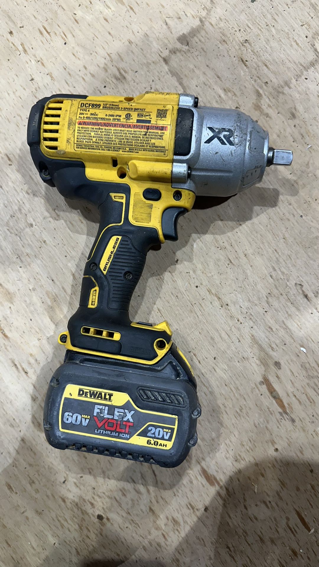 DEWALT 20V MAX XR Cordless Brushless 1/2 in. High Torque Impact Wrench with Detent Pin Anvil with a 6.0Ah battery
