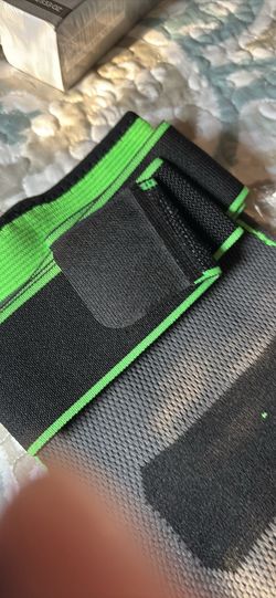 Stretchy brace for knee