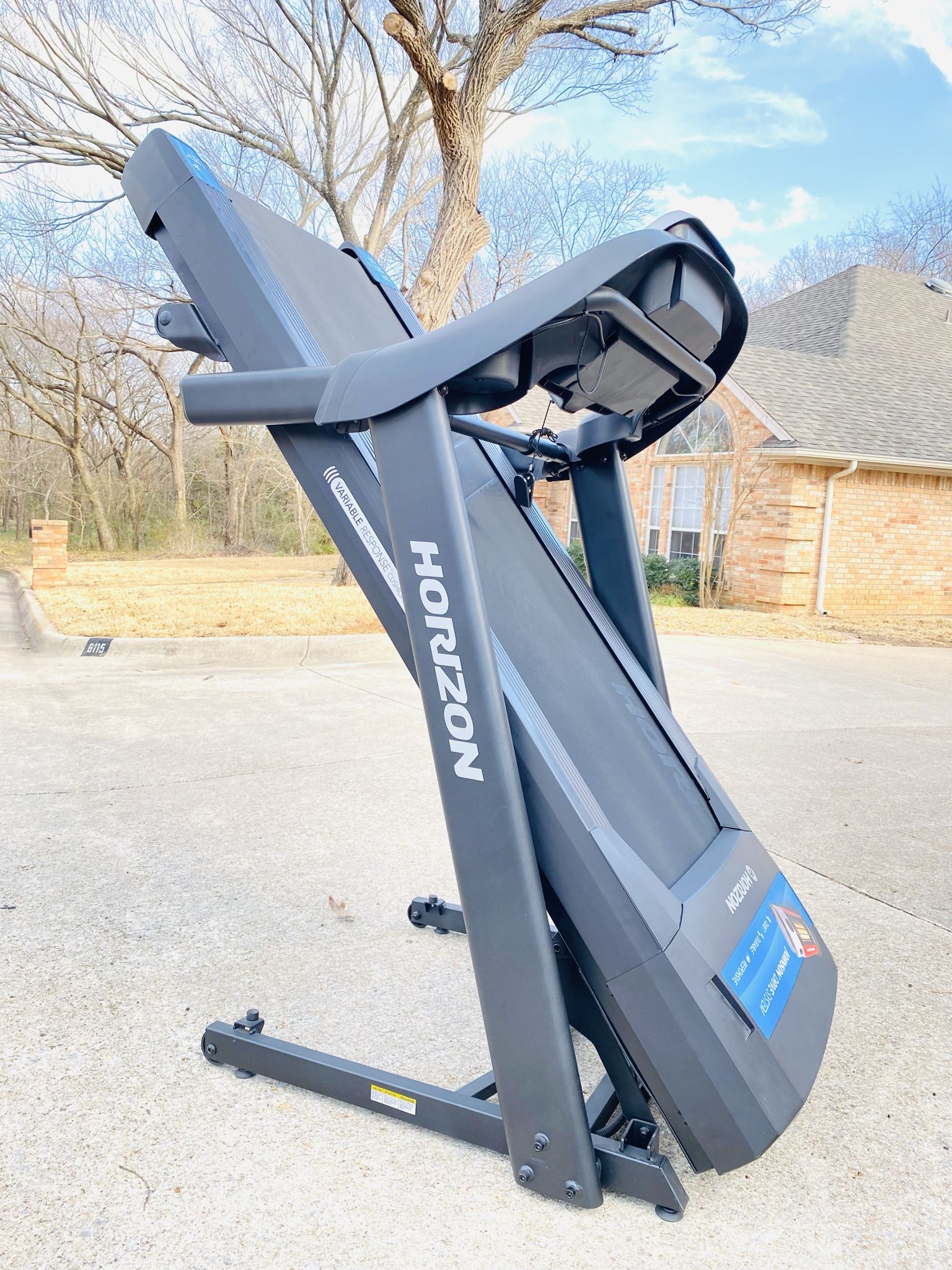 HORIZON FITNESS ADVENTURE TREADMILL (LIKE NEW)