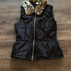 Black vest with faux fur-kids