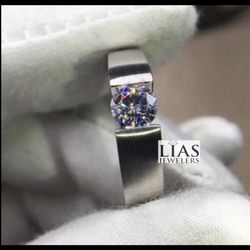 New 18k White Gold Men’s Wedding Ring 