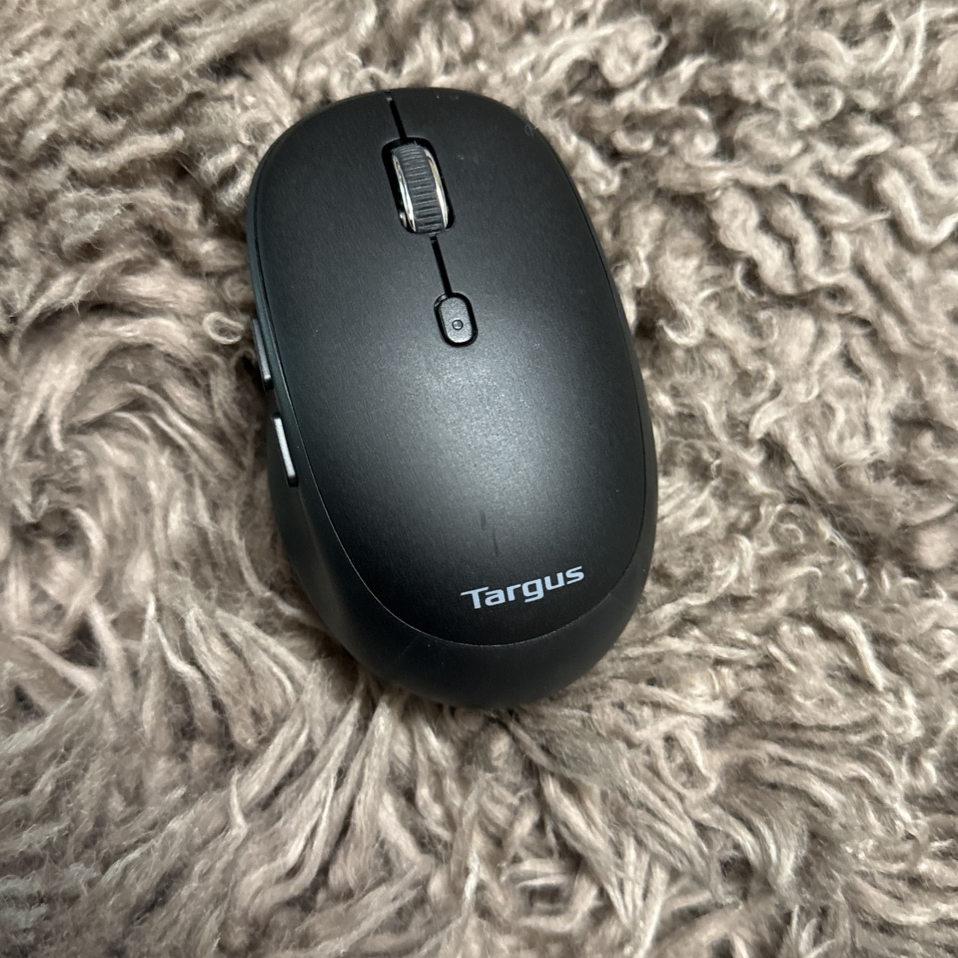 Targus Comfort Multi-Device Antimicrobial Wireless Mouse, Midsize, Black, AMB582