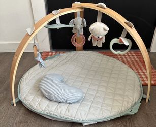 Ingenuity Cozy Spot Reversible Duvet Activity Gym with Wooden Toy Bar