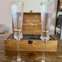 Newlywed Champagne Glasses & Case (2)