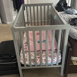 Baby Crib & Mattress Set 